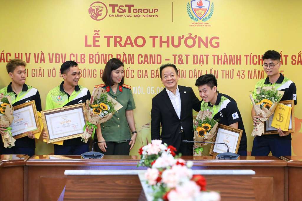 Hat mam nhan ai cua bau Hien gieo da dom hoa ket trai khi Le Dinh Duc vuot qua bao benh de gianh 2 huy chuong vang bong ban o giai vo dich quoc gia. Anh: T&T.