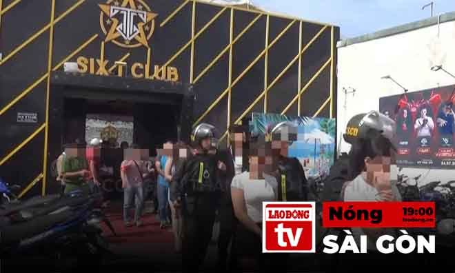 Chaud a Saigon : La police de Ho Chi Minh-Ville attaque simultanement 3 bars et saisit de nombreuses preuves criminelles