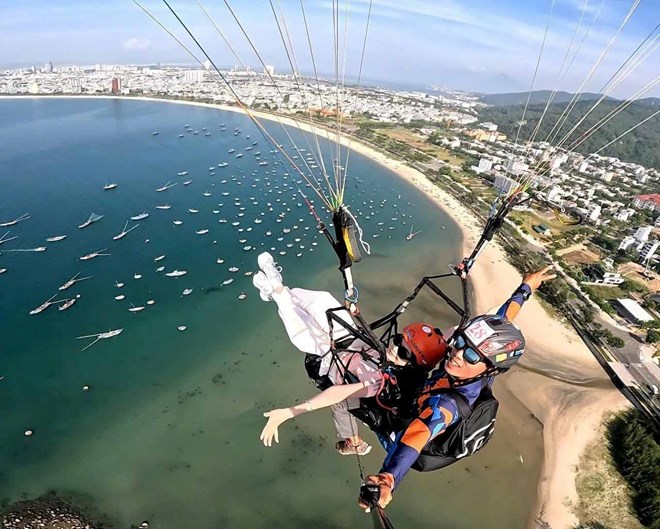 Da Nang temporarily suspends paragliding activities on Son Tra Mountain from July 9. Photo: Flaying Fun