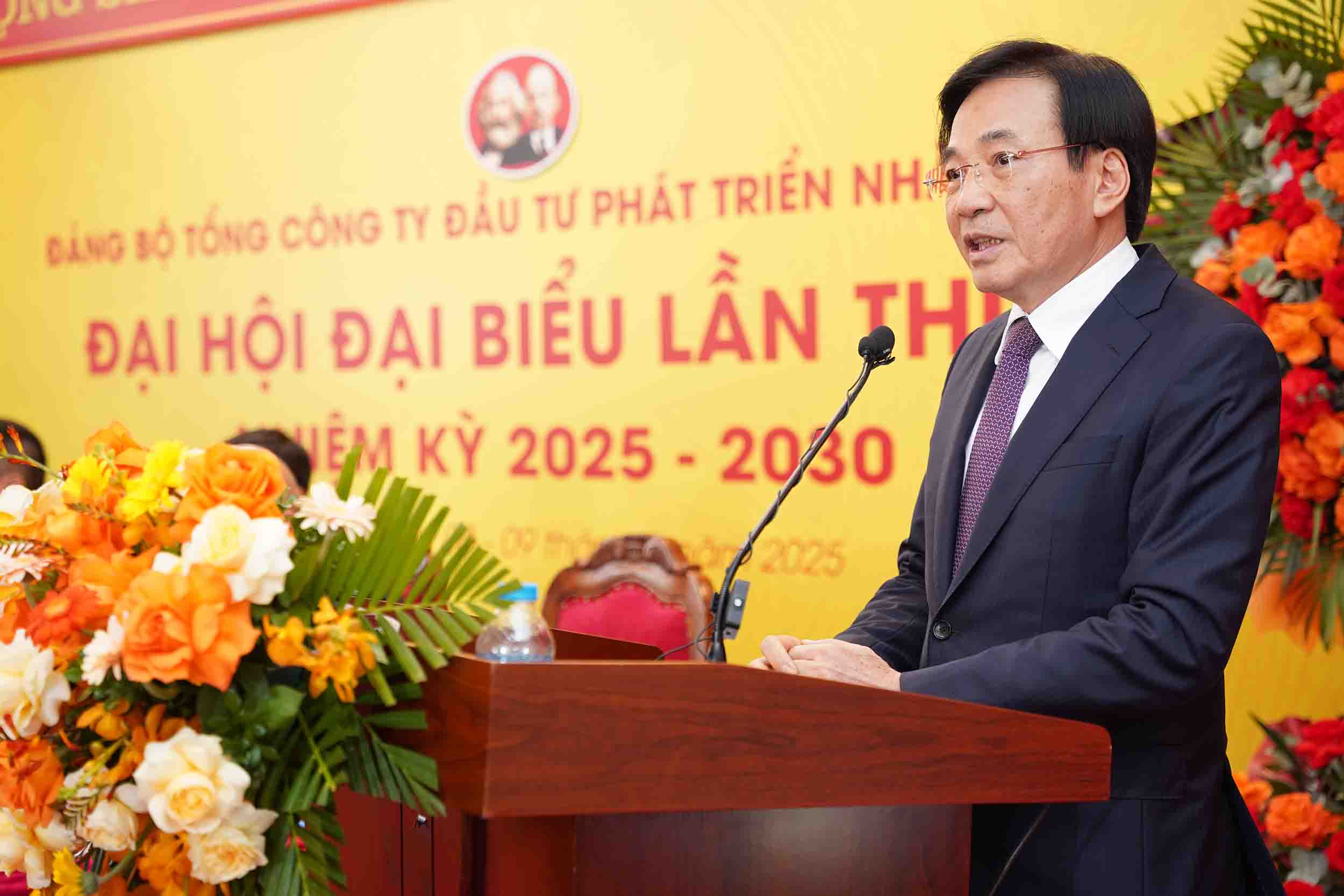 쩐 반 선(Tran Van Son) 정부 사무처 장관 겸 브라질 장관 겸 중앙당 집행위원은 기구를 계속 간소화하고 간부 역량을 강화해야 한다고 말했습니다. 사진: 민 푹(Minh Phuc).