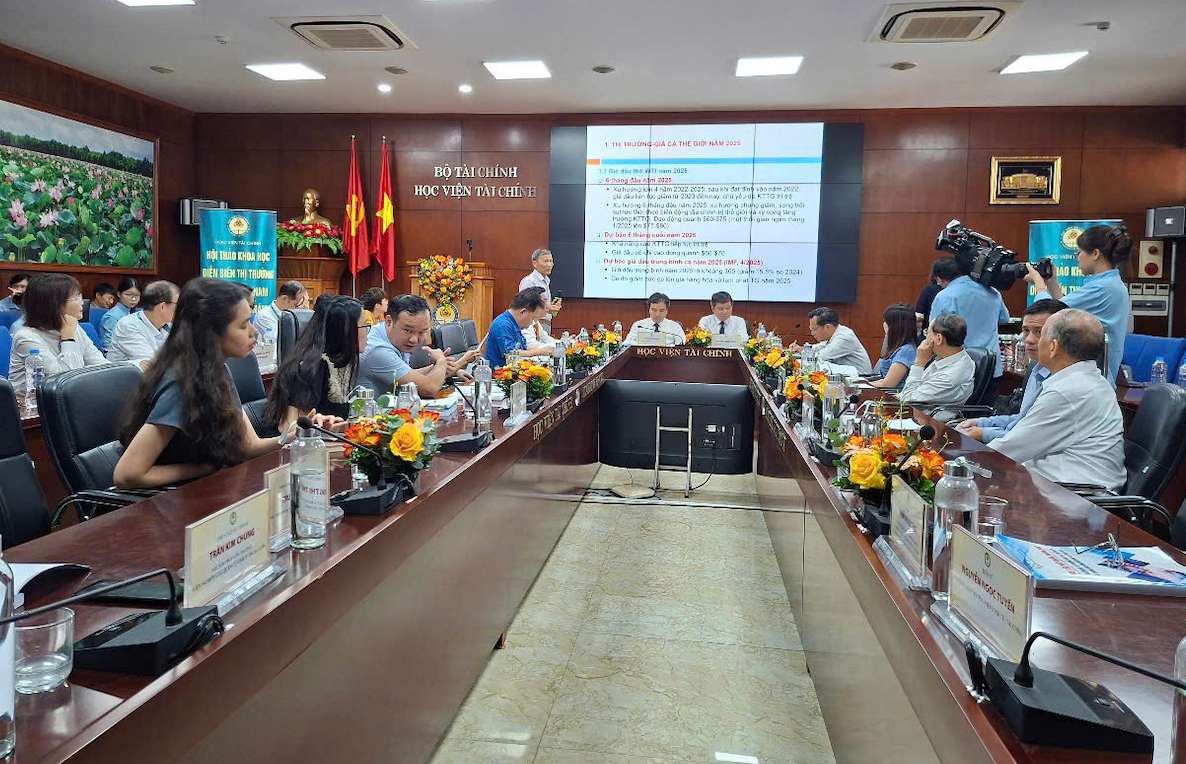 Hoi thao khoa hoc voi chu de “Dien bien thi truong, gia ca o Viet Nam 6 thang dau nam va du bao ca nam 2025”. Anh: Tuyet Lan