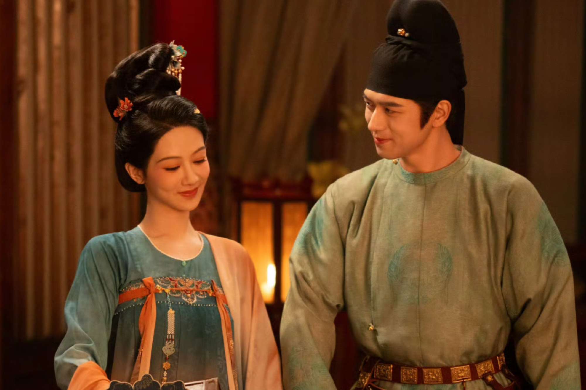 Duong TuとLyはCam Tu Phuong Hoaに登場します。写真：Vieon.