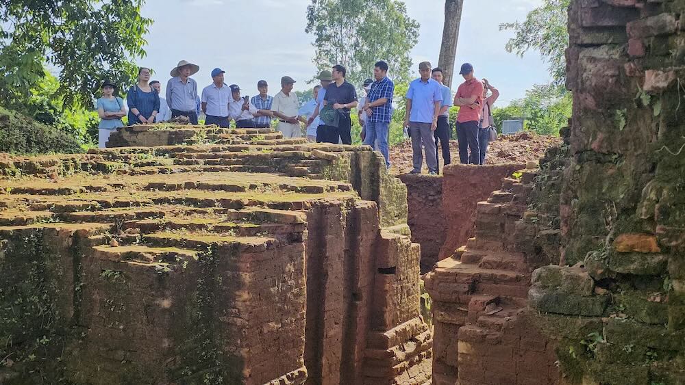 Tu giua thang 5 den cuoi thang 6.2025, hai ho khai quat chinh voi tong dien tich 60m² duoc mo o phia Dong thap Bac va phia Bac - Dong thap Nam. Ngoai ra, hai ho tham sat bo sung voi dien tich 6m² duoc mo tai phia Bac thap Bac va phia Nam thap Nam.