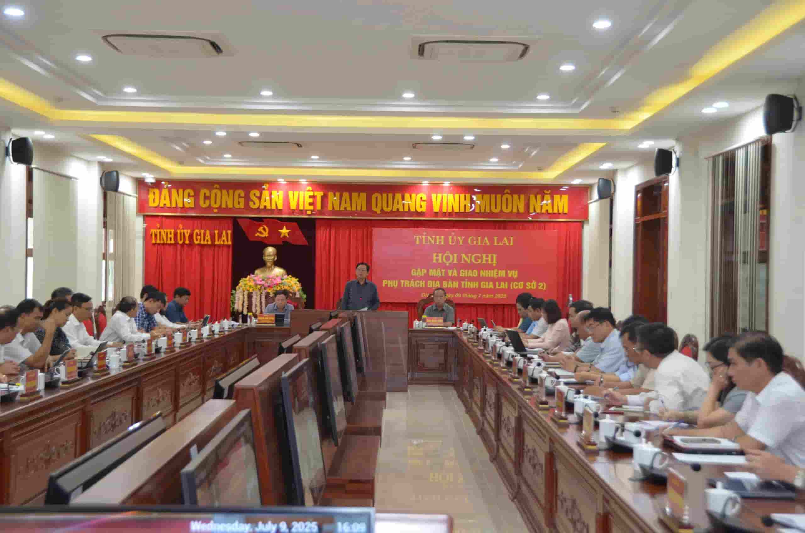 Quang canh hoi nghi. Anh: Thanh Tuan 