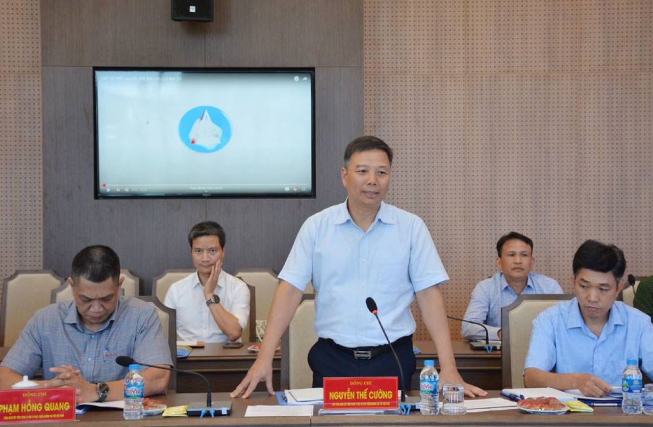 Dai dien phia VEC VEC cho biet don vi hien dang phan dau day nhanh tien do khoi cong Du an va mong muon tiep tuc nhan duoc su phoi hop, ho tro cua cac cap, cac nganh, dia phuong tinh Lao Cai.