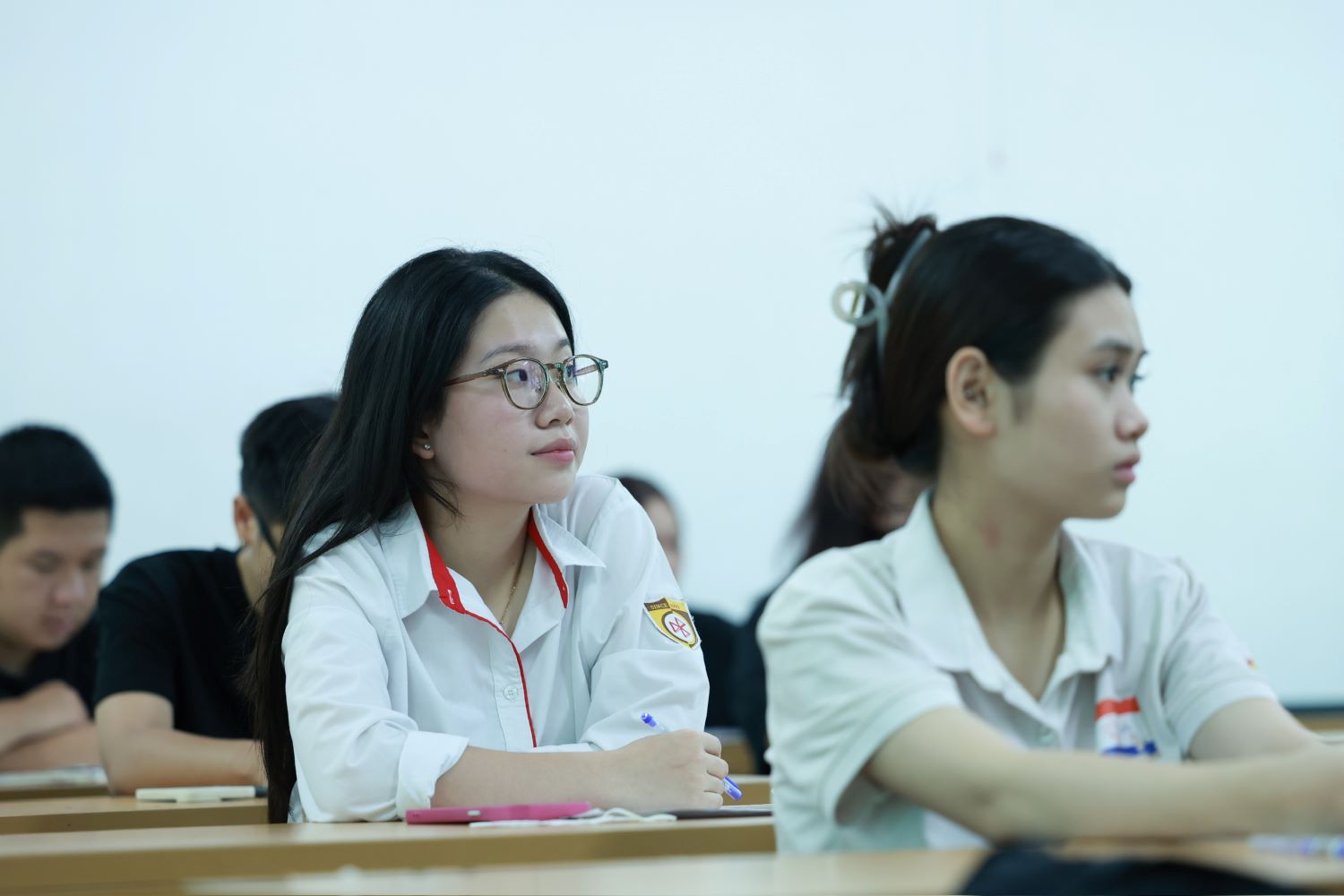 Hoc phi cua cac truong dai hoc hien duoc nhieu hoc sinh, phu huynh quan tam. Anh: Van Trang