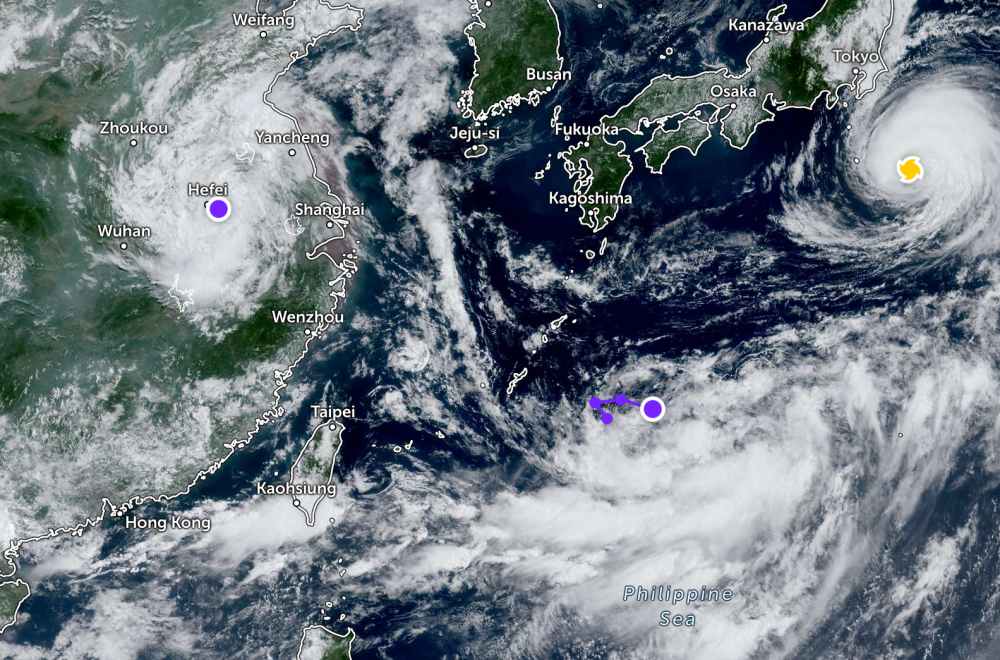 Cap nhat vi tri cua bao Co May, ap thap gan Bien Dong va bao Krosa sang 1.8. Anh: ZoomEarth