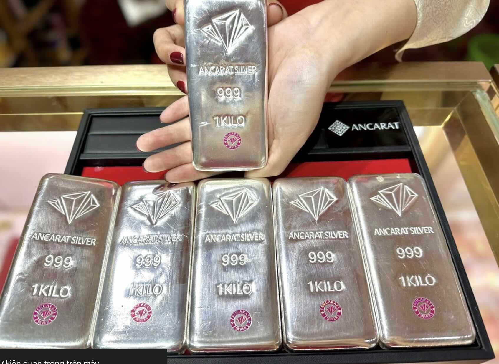 El precio del oro sigue manteniendo un impulso ascendente estable y los expertos evaluan que todavia hay mucho margen de aumento. Foto: Phan Anh