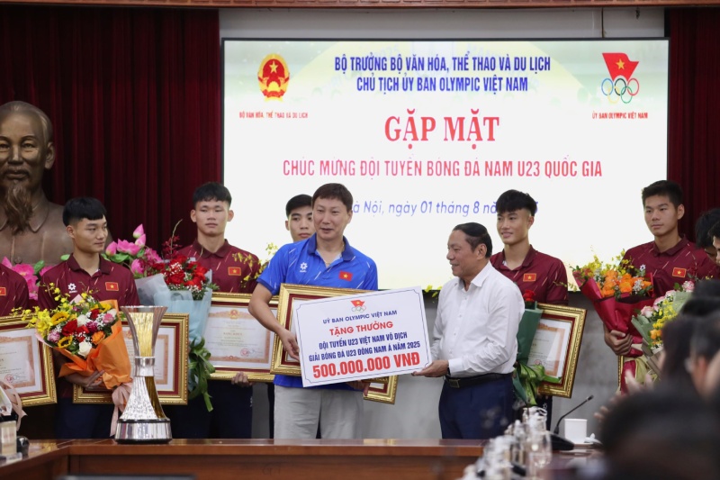 U23 Viet Nam nhan thuong 500 trieu dong tu Uy ban Olympic Viet Nam. Anh: Ngoc Le