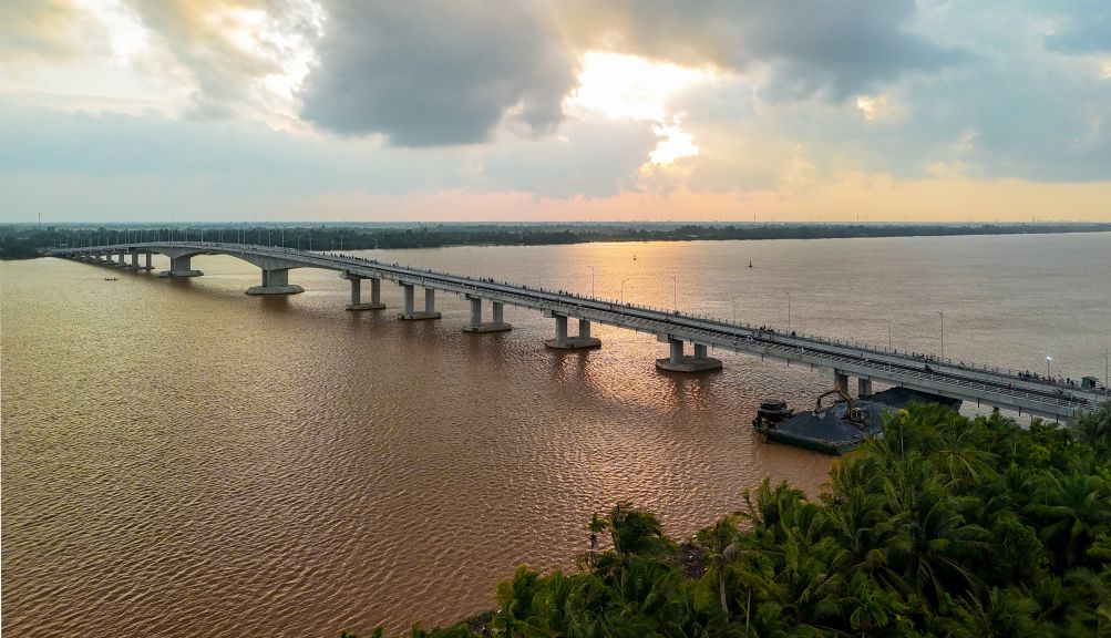 Dai Ngai 2橋プロジェクトは、現在までに主要橋の部分と項目を基本的に完成させています。写真:Phuong Anh