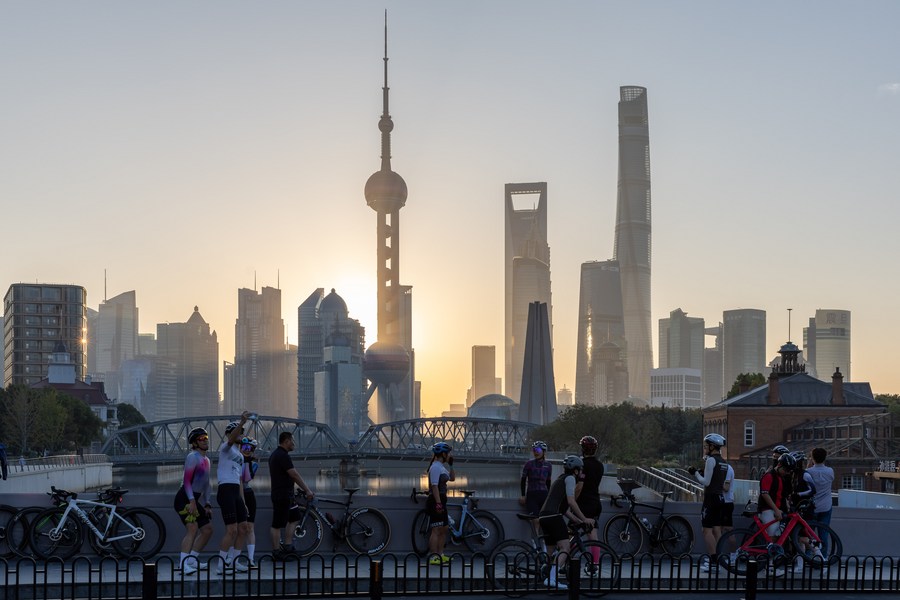 Most stock markets in the Asia-Pacific region on August 1 were in the red after the US announced the new tax globally. In the photo is a scene in Shanghai, China. Photo: Xinhua