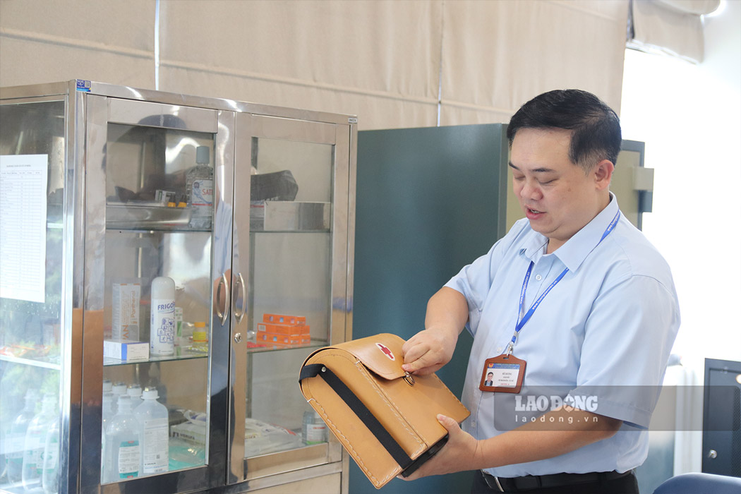 Tai trung tam cung chuan bi mot tu thiet bi y te co ban, ho tro nguoi dan bat cu luc nao.