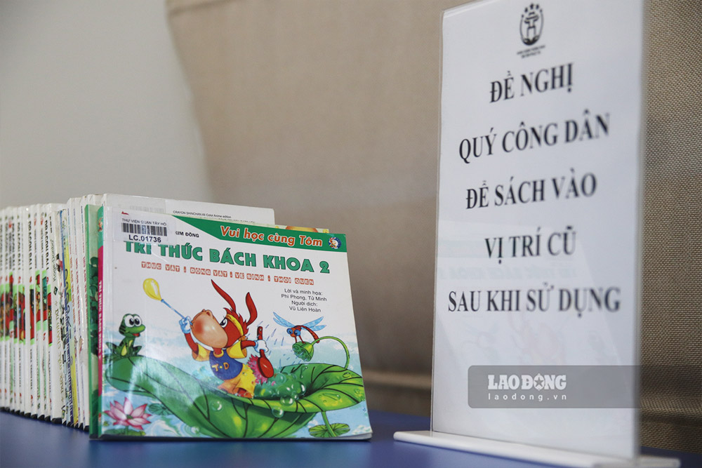 Quay chuyen tranh phuc vu cac em nho khi di theo bo me lam thu tuc hanh chinh.