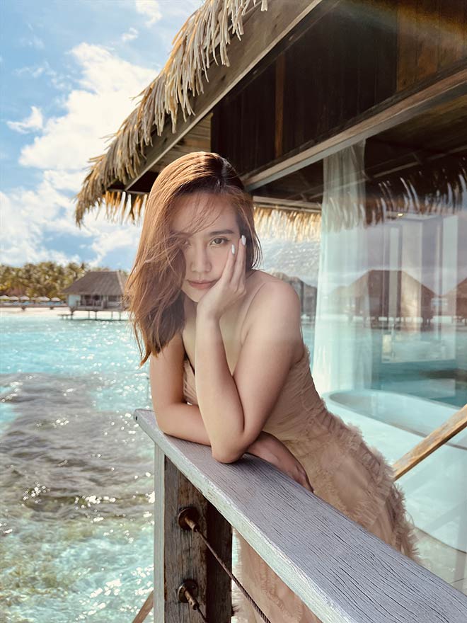 Huyen Lizzie goi cam hon sau ly hon. Anh: Nhan vat cung cap
