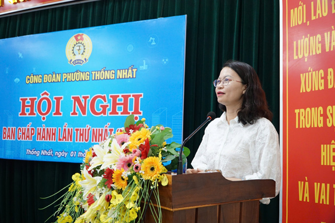 Ba Doan Thi Bich Ha – Pho Bi thu Thuong truc Dang uy phuong Thong Nhat phat bieu tai hoi nghi. Anh: Thanh Tuan