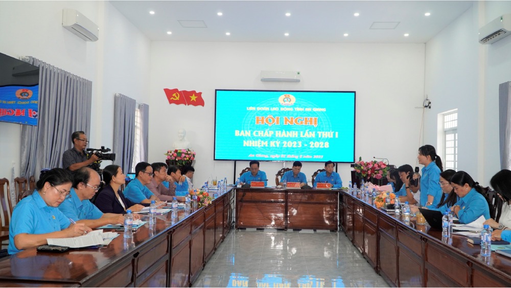 The An Giang Provincial Federation of Labor has proposed an action program with the theme "Focus on developing union members, participating in building a clean and strong Party". Photo: Nguyen Anh