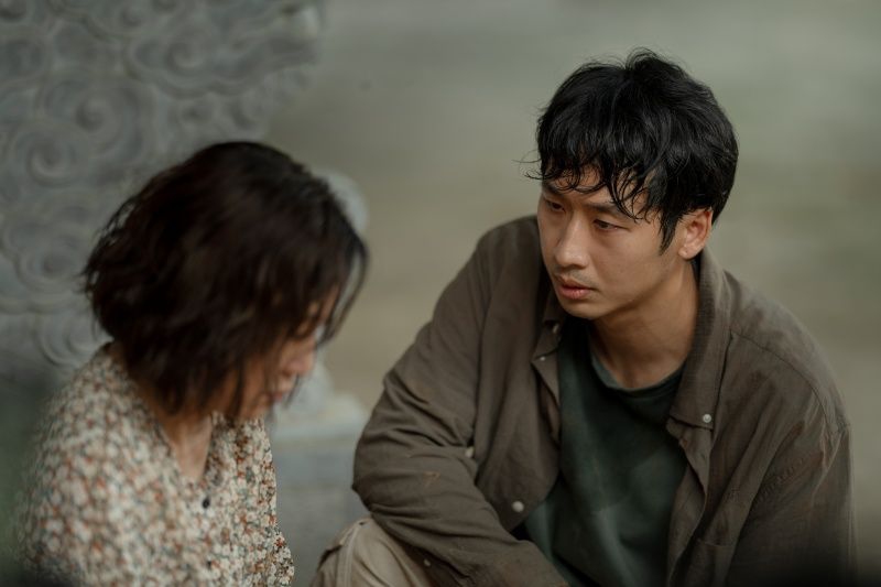 Tuan TranとHong Daoは、母親を連れ去るために映画に出演しました。写真：CGV.