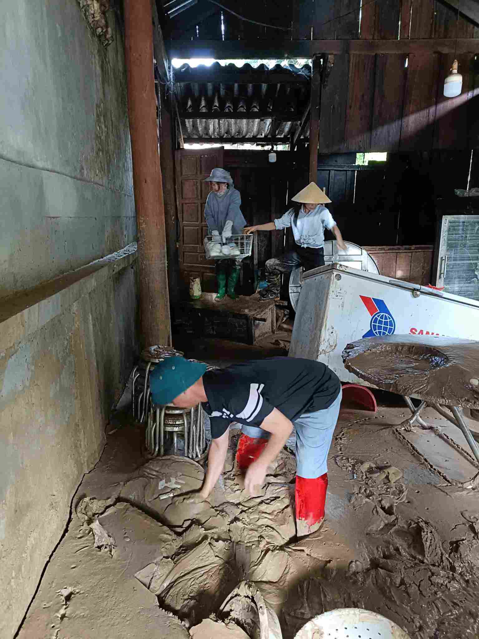Uoc tinh thiet hai cua nha truong len toi khoang 1,8 ti dong. Anh: Gia Thao