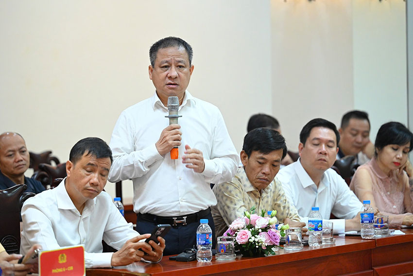 会議で演説した輸送事業企業の代表。写真:Quang Viet