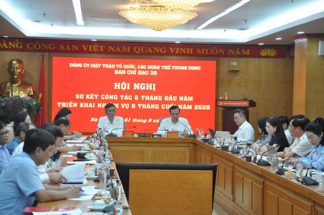 Toan canh hoi nghi. Anh: Que Chi