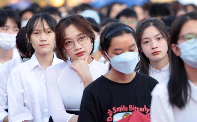 빈곤층 대상 빈곤층 학생에게 적용되는 빈곤층 건강 보험료에 대한 새로운 규정은 2025년 8월부터 효력이 발생합니다. 사진: 반짱