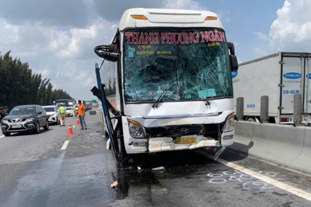 TPHCM - Trung Luong高速道路、タイニン省を通過する区間での交通事故現場。写真:Dong Hoang