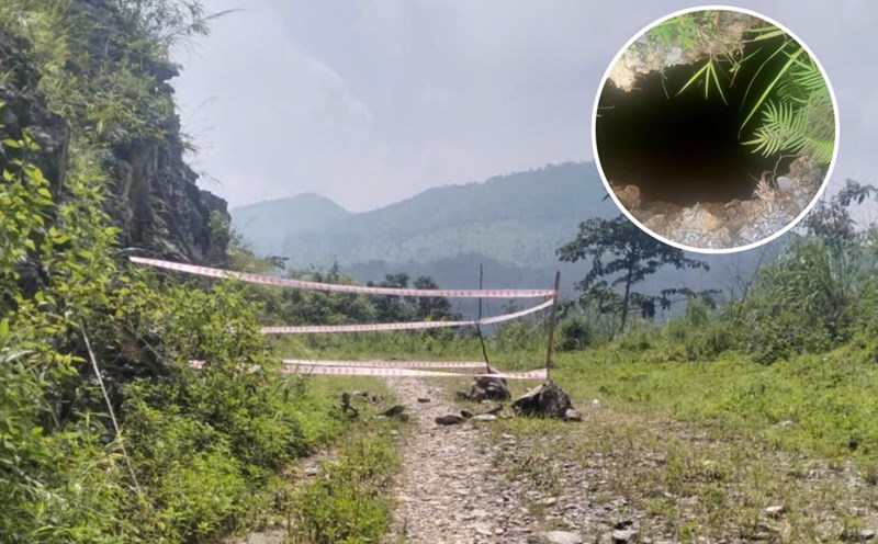 A deep sinkhole appeared near the residential road in Thai Nguyen. Photo: Viet Hoan.