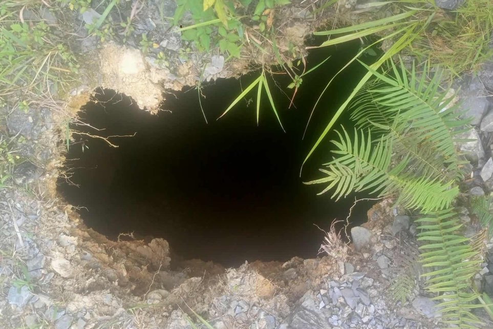 Mieng ho sut rong 0,7m, sau tu 3-5m. Anh: Viet Hoan.