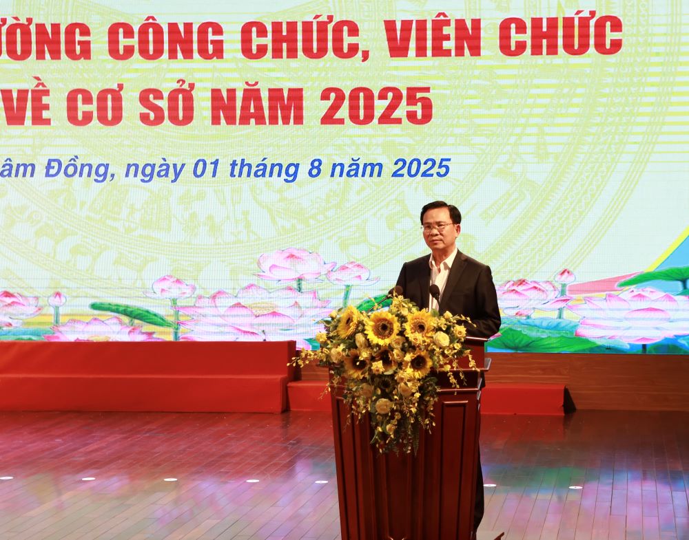 Ong Ho Van Muoi - Pho Bi thu Tinh uy, Chu tich UBND tinh Lam Dong phat bieu tai Le ra quan. Anh: Duy Tuan