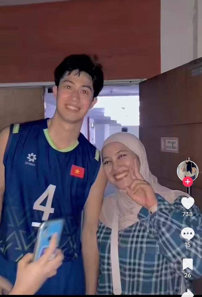 Fan Indonesia yeu thich Quan Trong Nghia. Anh: Cat tu video