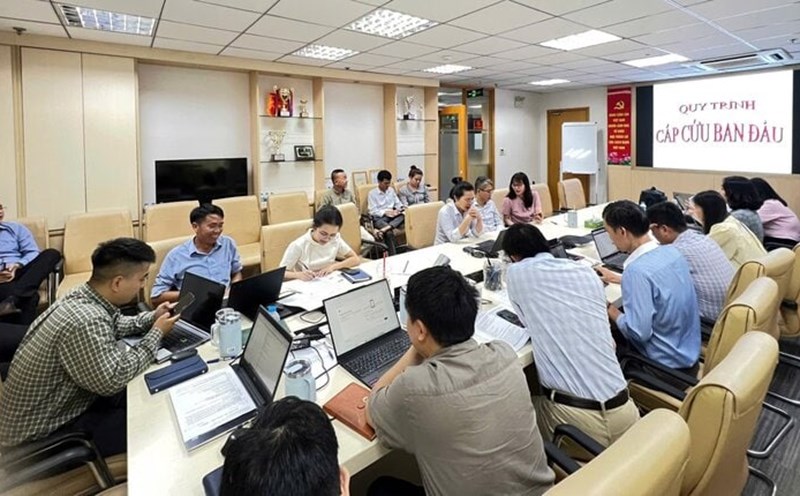 PVTRANS PSM Office block is trained in updating skills in handling situations in occupational safety and hygiene. Photo: Kieu Anh