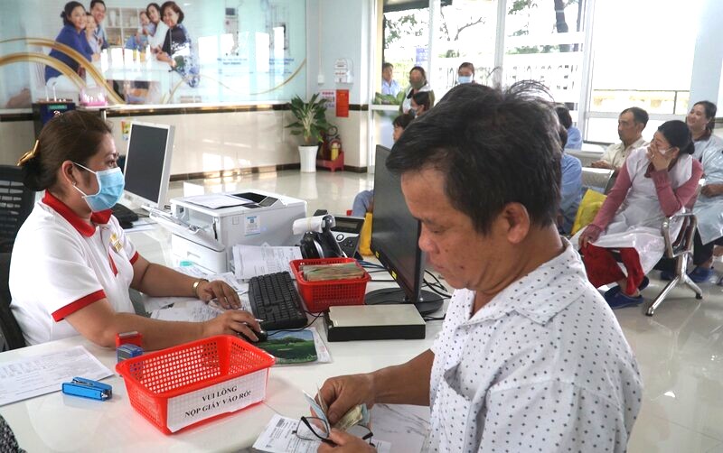 Nguoi dan dang ky tai Trung tam Noi than - Loc mau BVDK Thanh Vu MEDIC Bac Lieu. Anh: Nhat Ho