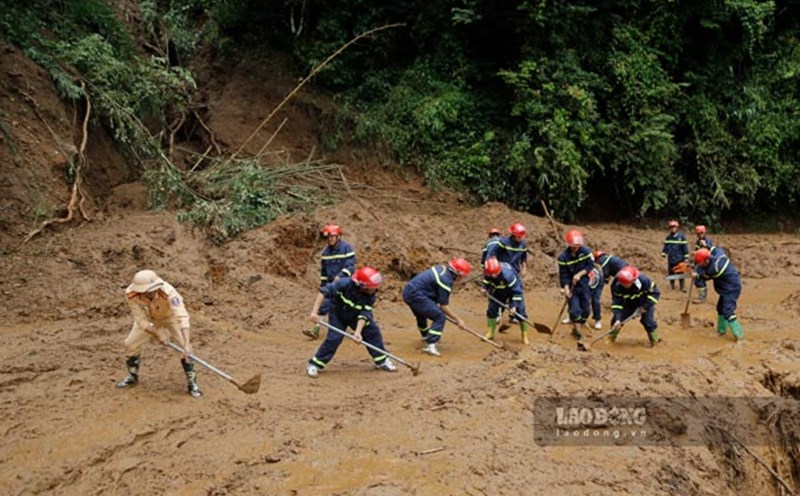 Dien Bien province mobilized about 500 people to overcome the consequences of floods. Photo: Quang Dat