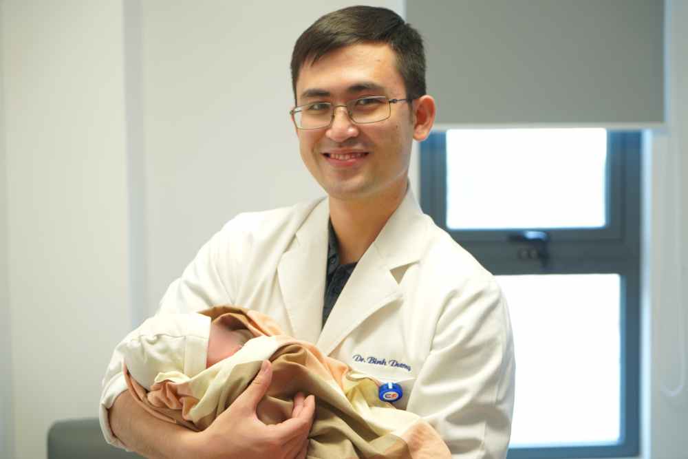 Bac si Nguyen Binh Duong ung ho de phu nu co quyen chu dong quyet dinh viec lam me. Anh: Nhan vat cung cap