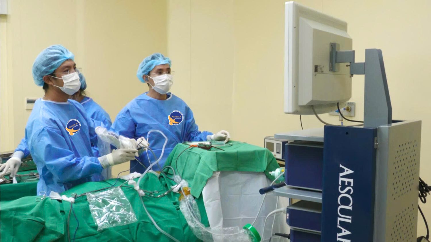 The doctor operated on a patient with blurred vision and headache due to a squid tumor. Photo: Provided by the unit