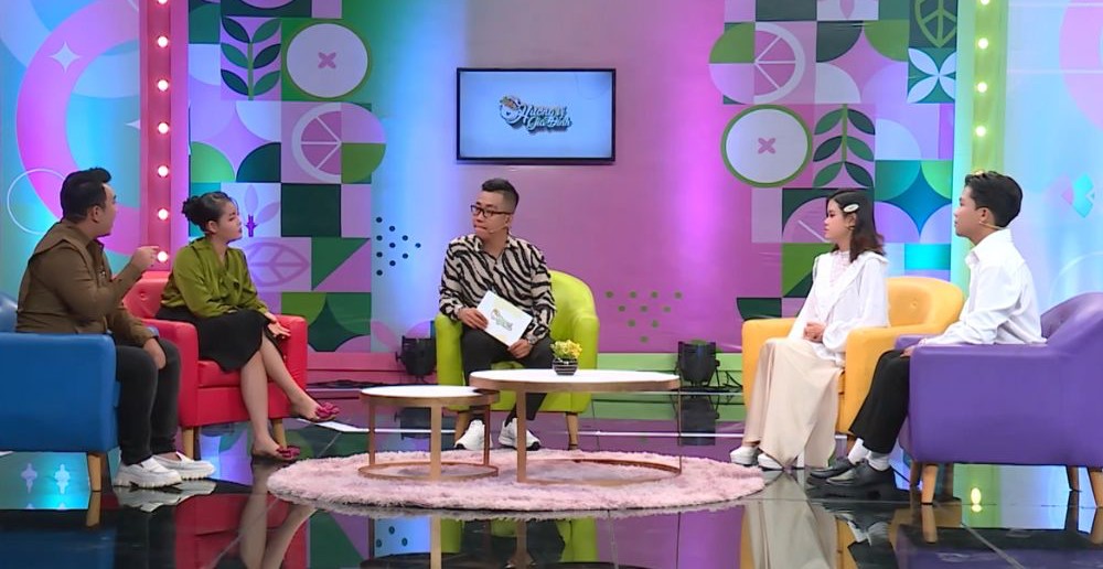Cặp đôi diễn viên chia sẻ tại chương trình Hương vị gia đình. Ảnh: Bee.
