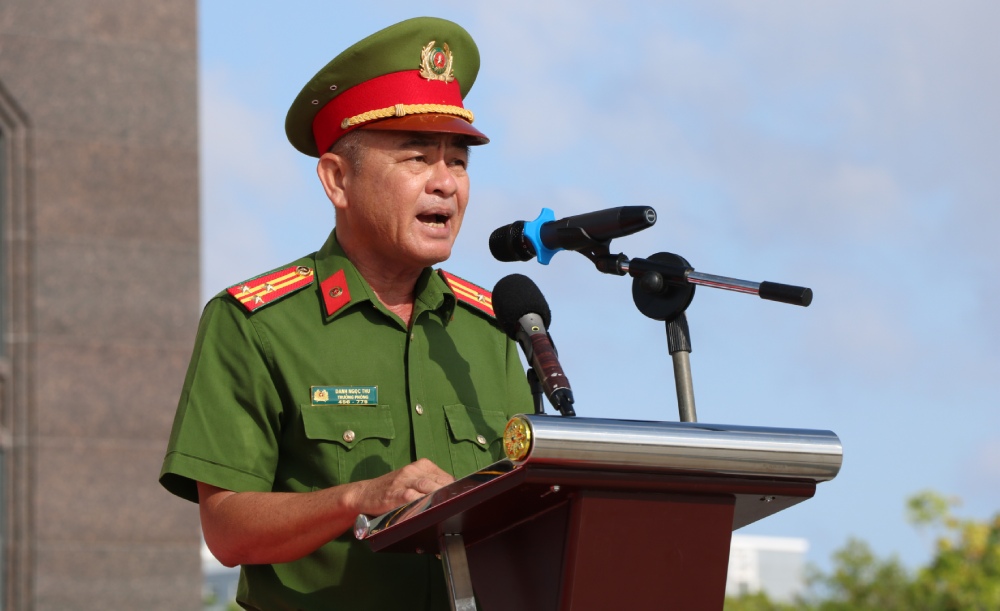 Thuong ta Danh Ngoc Thu, Truong phong Canh sat hinh su phat bieu tai buoi le. Anh: Tien Dung