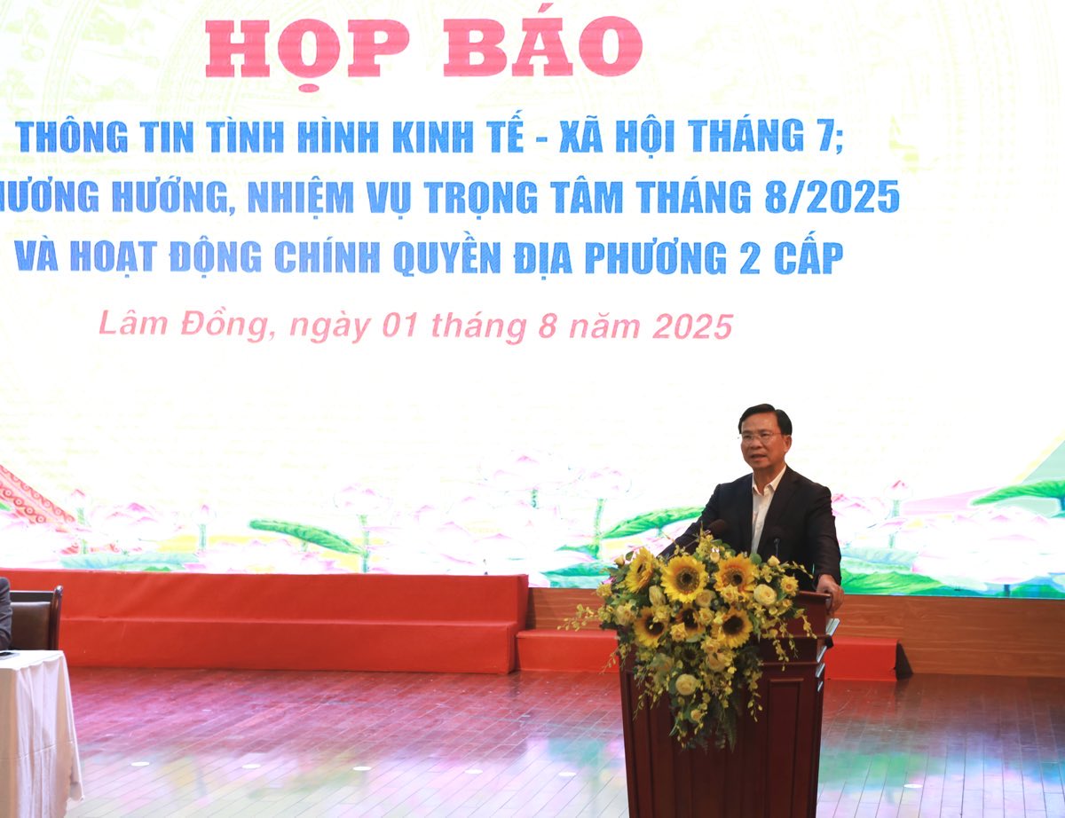 Ong Ho Van Muoi - Pho Bi thu Tinh uy, Chu tich UBND tinh Lam Dong phat bieu tai buoi hop bao. Anh: Duy Tuan