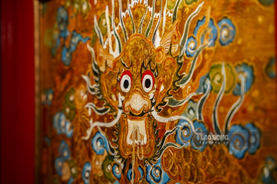 FIGURA 4b: En el patrimonio cultural de la corte real de Hue, los Cuatro Animales Sagrados son una imagen familiar pero rica y variada en su expresión, desde la decoración arquitectónica - escultura relacionada con la artesanía tradicional como la albañilería, el esmalte, la cerámica, la fundición de bronce, la incrustación, el tallado de madera, la laca, el bordado, el tejido...