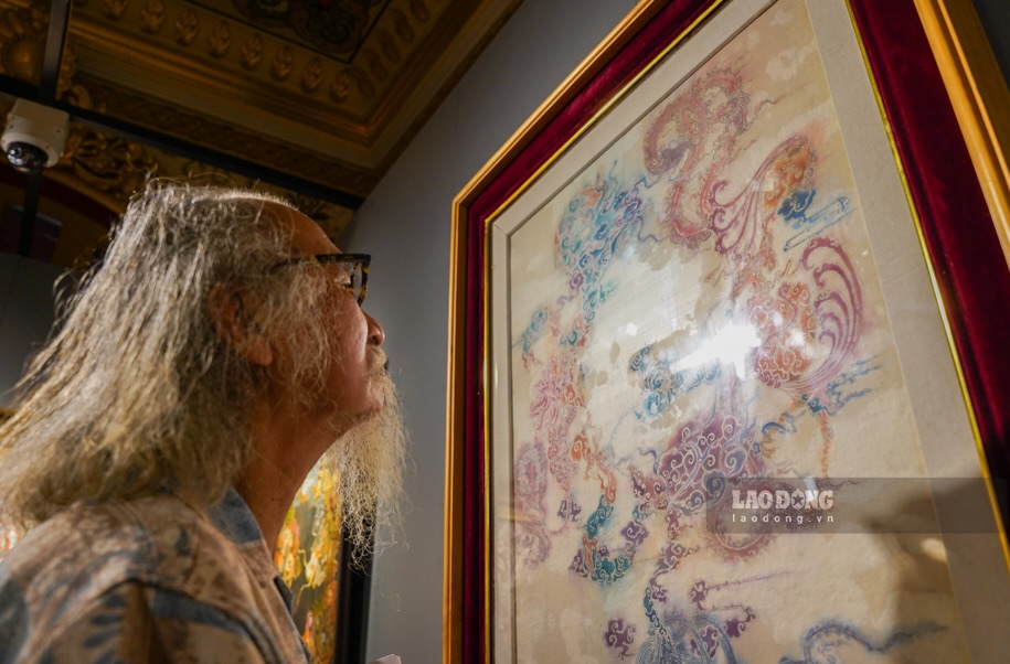 Los visitantes quedaron fascinados por las obras de arte.
