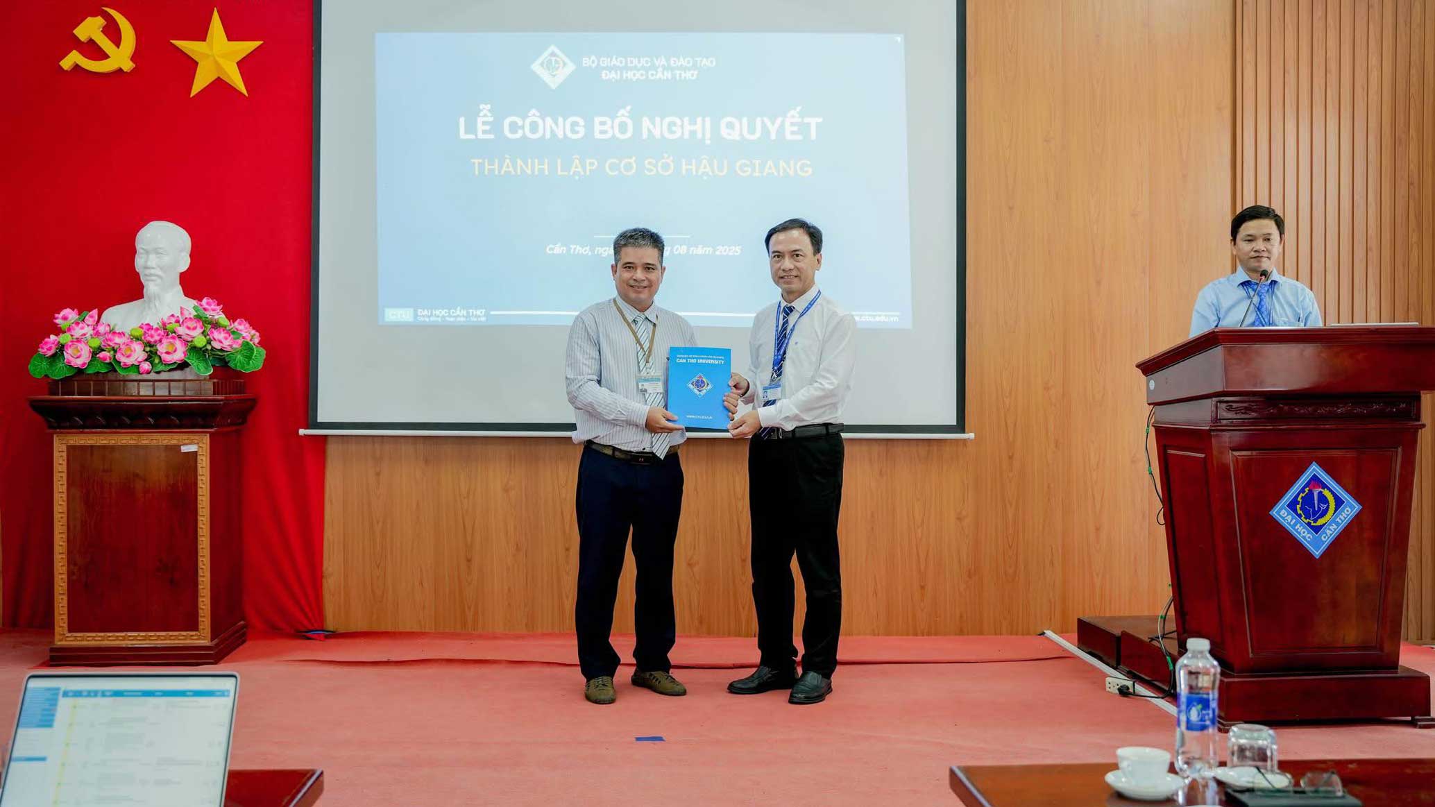 To chuc lai Khoa Phat trien Nong thon thanh Co so Hau Giang. Anh: Dai hoc Can Tho