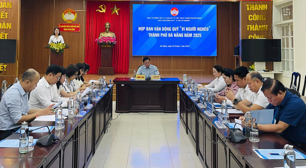 다낭 빈곤층 지원 기금 및 구호 활동 위원회 설립. 사진: Thu Vui