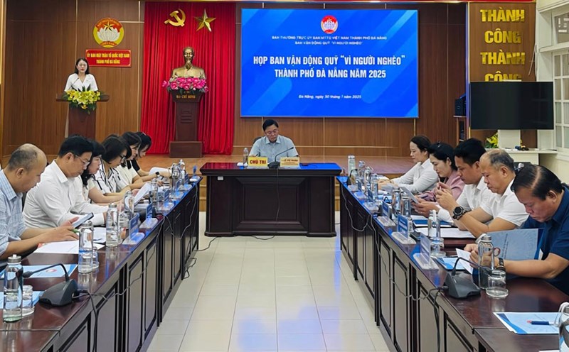 Da Nang established a Fund for the Poor Mobilization Committee and a Relief Mobilization Committee. Photo: Thu Vui