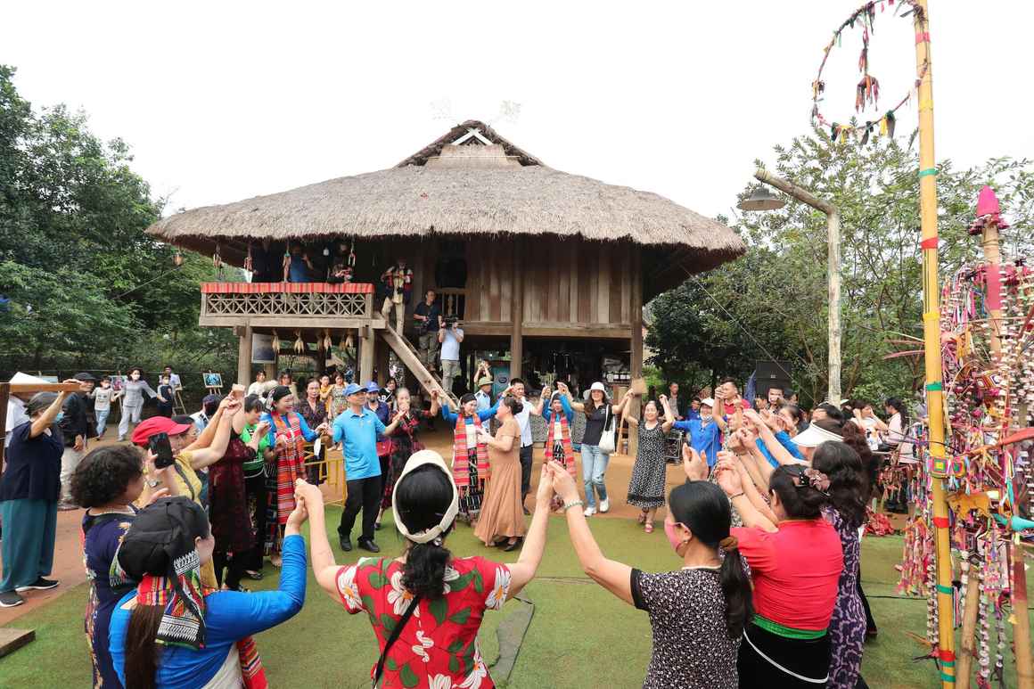 Lang Van hoa - Du lich cac dan toc Viet Nam du kien mo cua phuc vu mien phi 50 nghin luot du khach trong 3 ngay 1-3.9