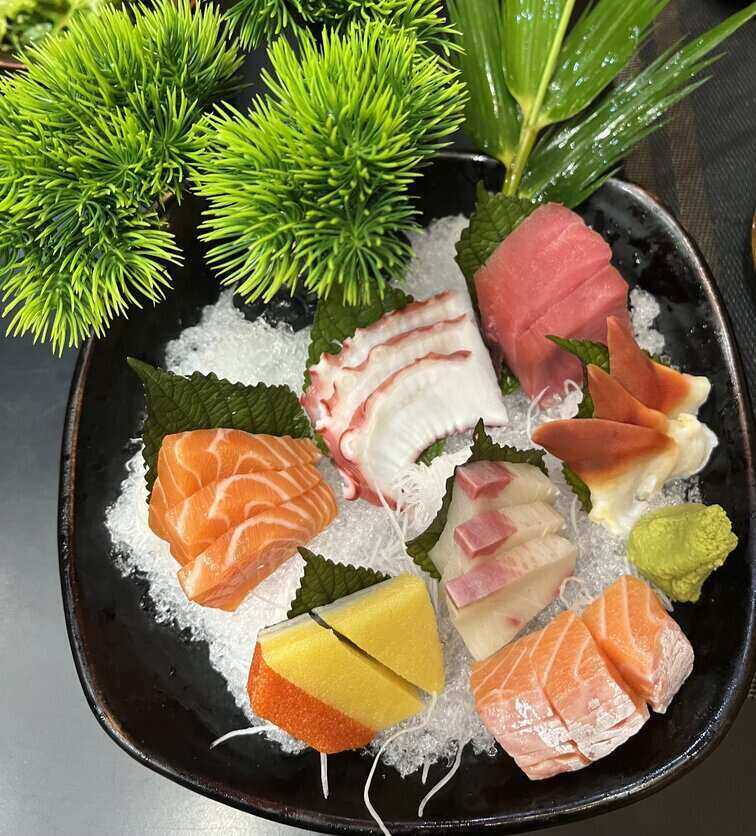 People with liver disease should not eat raw foods. Photo: Kieu Vu