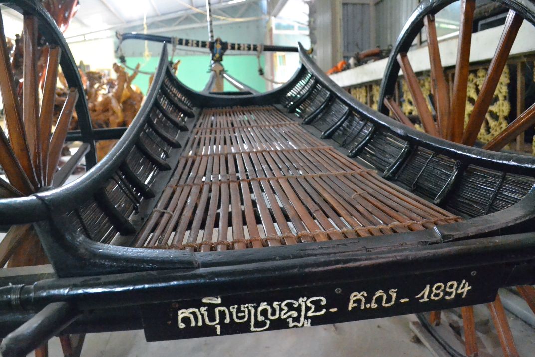 Ro-tel-lon, xe bo keo, duoc dong bao Khmer vung That Son dung de di dam tiec...  duoc vi nhu “sieu xe” ngay nay. Anh: Lam Dien