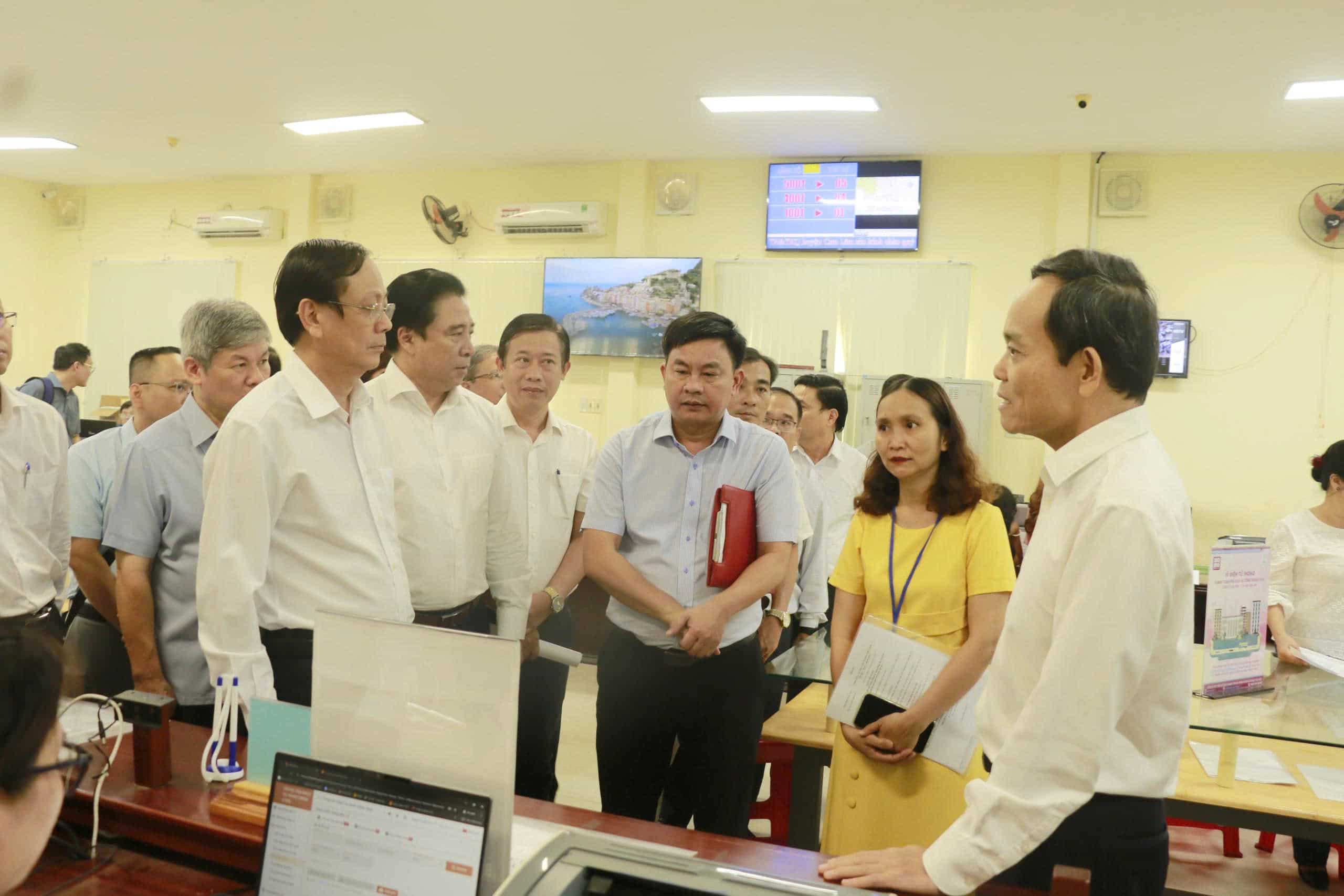 Khanh Hoa省は、各部門における電子政府の実施結果を評価しています。写真:Huu Long