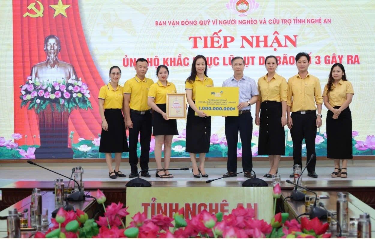 Ngan hang PVcombank ho tro 1 ti dong de ba con khac phuc hau qua bao lu, som on dinh cuoc song. Anh: Ngoc Anh