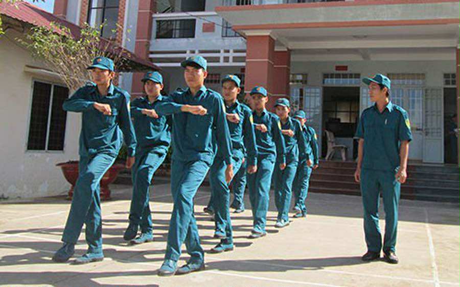 코뮌 군사령부는 코뮌 수준에서 상설 민병대 기동 부대 현장 부대를 훈련시킵니다. 사진: VGP
