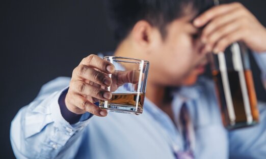 How does drinking alcohol affect muscle recovery? Photo: Thuy Duong